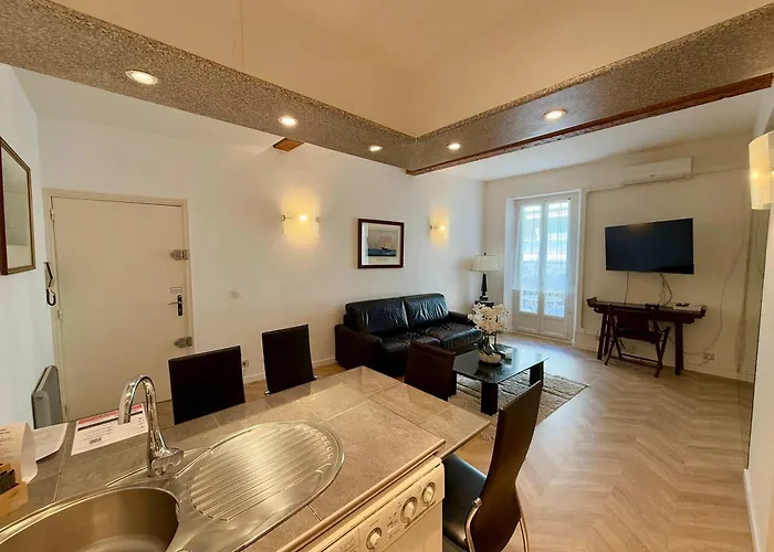 A025-appartement 2 - Carre D'or-hyper Centre Cannes