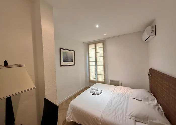 A025-appartement 2 - Carre D'or-hyper Centre Cannes